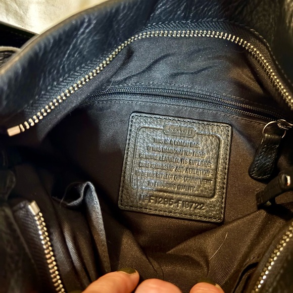 Early 2010s Coach bag. Pebbled black leather. - Picture 6 of 7